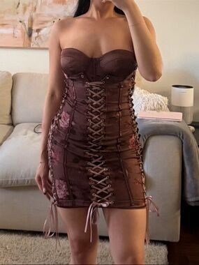 Fashion Nova Strapless Lace-Up Floral Mini Dress in Brown